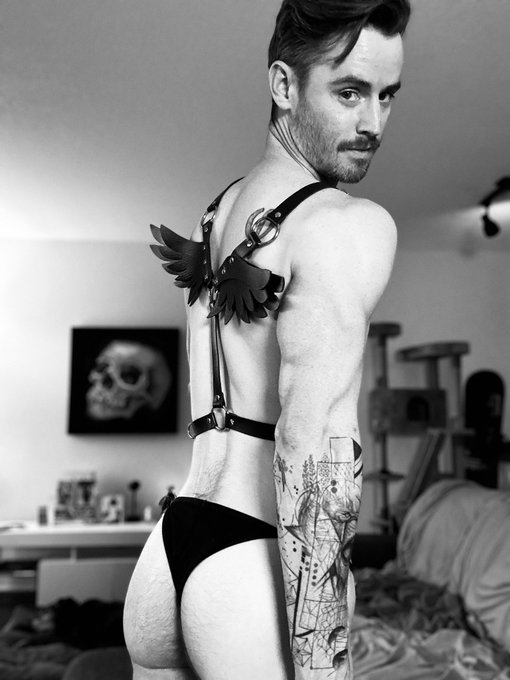 Stream fit from last night. 😇😈 https://t.co/8xlm76UA04