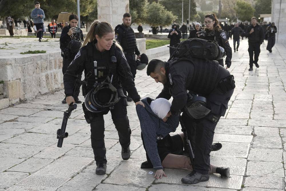 Condenamos incursión israelí en la Mezquita de Al Aqsa y los ataques contra los fieles en el mes del Ramadán, en franca violación de las normas internacionales. Acciones de esta naturaleza laceran el sentimiento religioso de los palestinos y exacerban el clima de violencia.