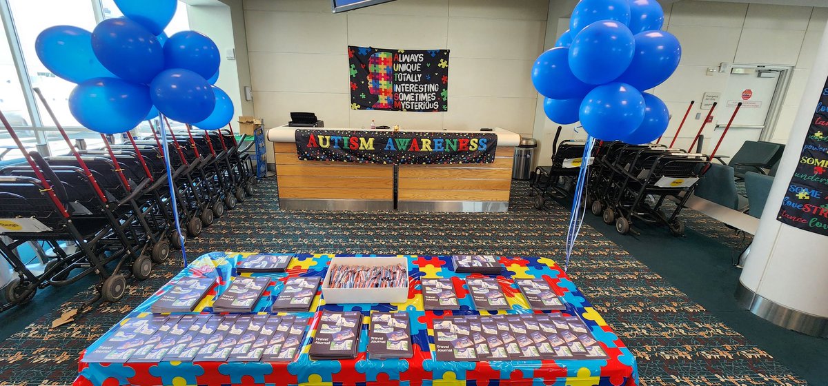 I said more to come, &amp; here it is. Some more balloons🎈, <a href="/united/">United Airlines</a> coloring books &amp; some crayons🖍 for the kiddos to entertain themselves. AO supervisor <a href="/jeremyf73186955/">jeremy fletcher</a>, Sue Merrinelle, and Oniell Q. Greeting passengers as them came up. <a href="/LouFarinaccio/">Lou Farinaccio</a> <a href="/SteveTanzella/">Steve Tanzella</a> #beingunited