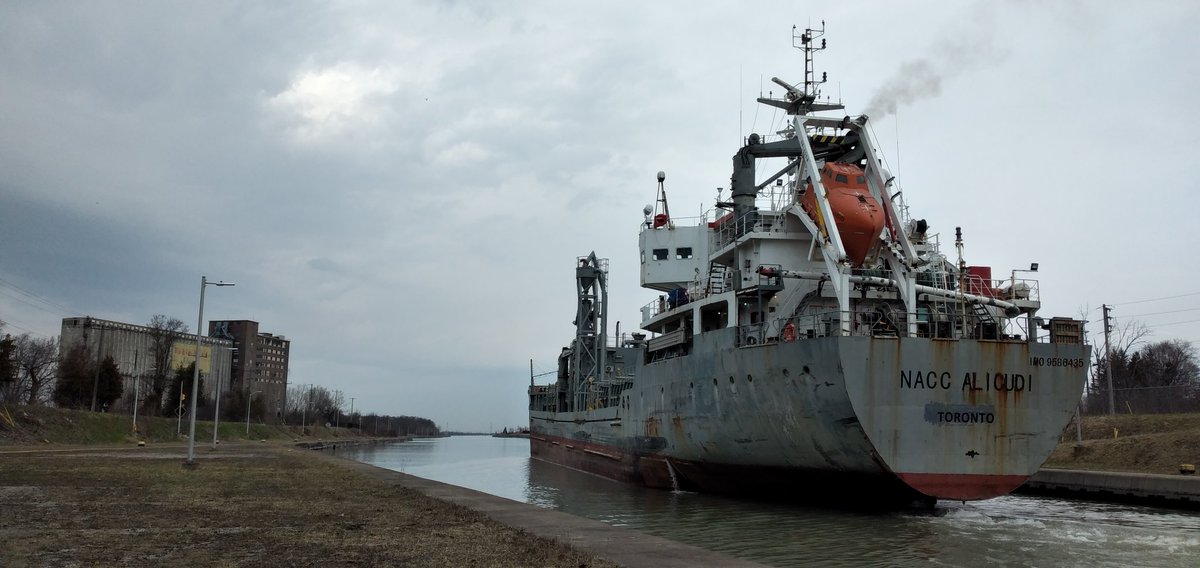Nacc Alicudi passing Robin Hood Flour.
