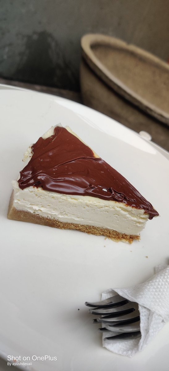 parthdave890's tweet photo. Today I tried blue berry cheesecake, Nutella cheesecake and baked beans nachos  at melko cafe in Ahmedabad. It's really very tasty . You should try out this 

For location Google it :- melko cafe Ahmedabad 

#food #Ahmedabad #ahmedavadfood #cheesecake #blueberry #nutella #nachos https://t.co/ksgbXMWhZU