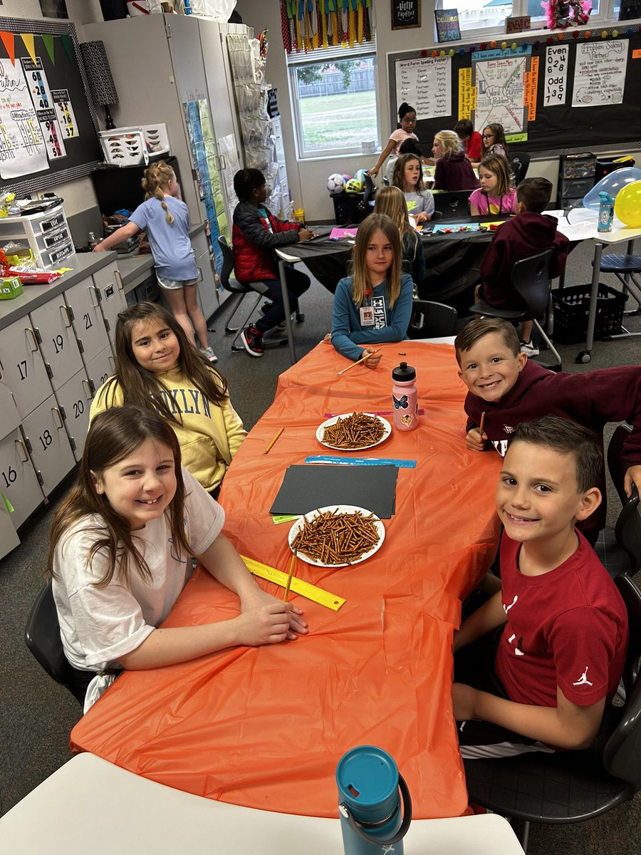 LitkeAngie's tweet photo. Students had a blast working at the Measurement Candy Shop today @Longbranch_Elem !
Measuring with standard and non standard units, finding the differences between them, generating word problems, building and measuring……they were all promoted to managers and earned their pay! https://t.co/AAiiL8vEBo