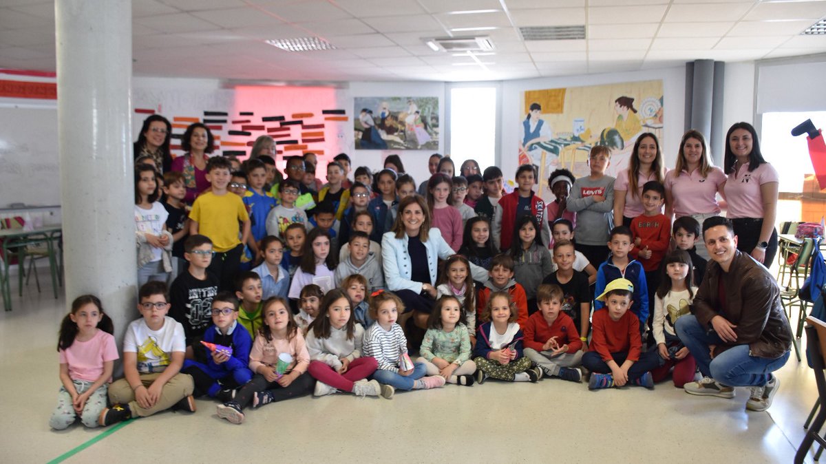 Patriciaflopez's tweet photo. 🏫 Escuelas gratuitas de 🅂🄴🄼🄰🄽🄰 🅂🄰🄽🅃🄰 🏫

👦🏻👧🏽Más de 250 Niñ@s disfrutan y aprenden con nuestras 𝘁𝗿𝗮𝗱𝗶𝗰𝗶𝗼𝗻𝗲𝘀.

Esencial para la 𝗰𝗼𝗻𝗰𝗶𝗹𝗶𝗮𝗰𝗶ó𝗻 de la vida familiar y laboral.

#𝑪𝒐𝒎𝒑𝒓𝒐𝒎𝒊𝒔𝒐 🥰
#SemanaSanta23
#Tradiciones https://t.co/aJkEAuqbtN