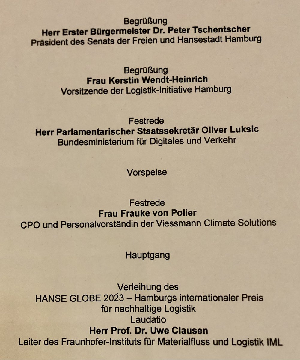 Am 13. Hamburger Logistik-Dinner sind alle relevanten Vertreter der Logistikbranche Hamburgs sowie Unternehmensverbände dabei. Im Dialog mit Vertretern der lokalen und nationalen Politik, der Wirtschaft sowie des Konsularkorps wurden Zukunftsthemen der Logistik besprochen.