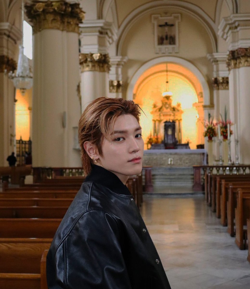 neovacane's tweet photo. not blaming them i mean taeyong was sooo fine that day https://t.co/VNDrn8Hs23