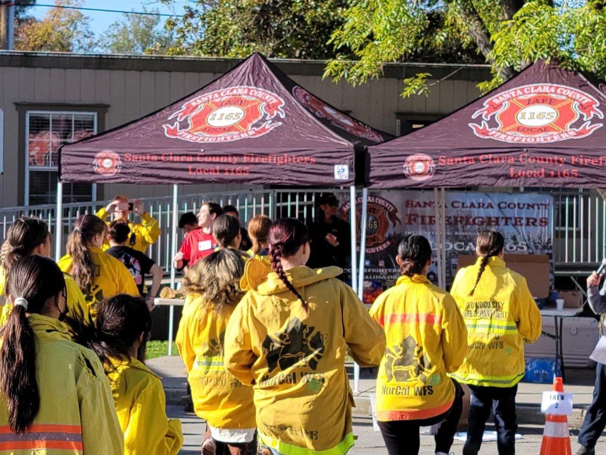 sccfirefighters's tweet photo. 🔥🚒 This past weekend, your #sccfirefighters were proud to support the #NorCalFirstAlarmGirlsFireCamp. Over 60 campers and around 100 staff representing 20 + departments from NorCal volunteered for an unforgettable experience.
#Local1165
#WomenInFire
#TrainingTheNextGeneration https://t.co/JPKptLAgbi