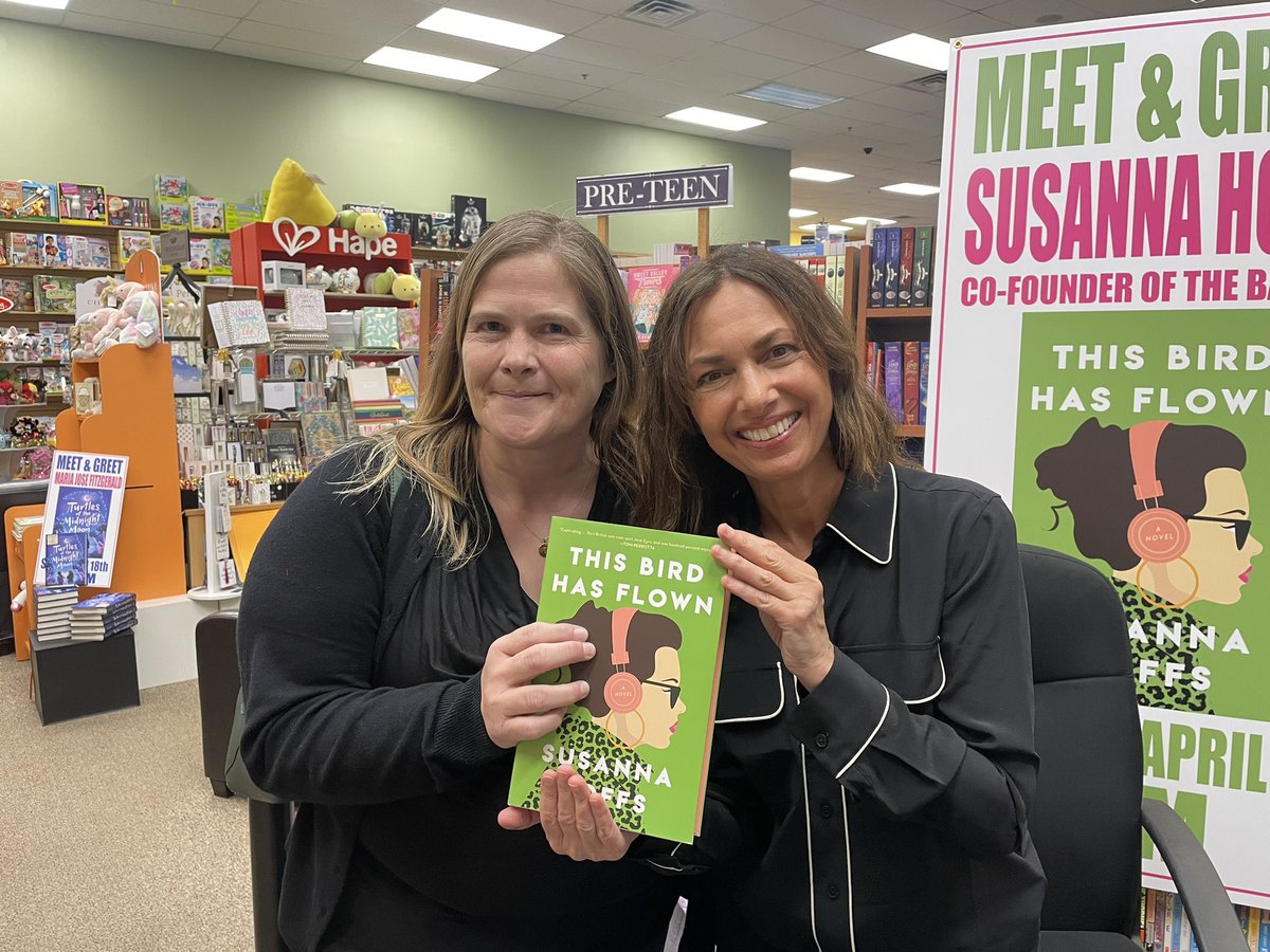 TaraMaria74's tweet photo. Met @SusannaHoffs last night. Such a sweet lady. Thanks again! #17club #thisbirdhasflown #susannahoffs #thebangles https://t.co/4NyWX0weBF