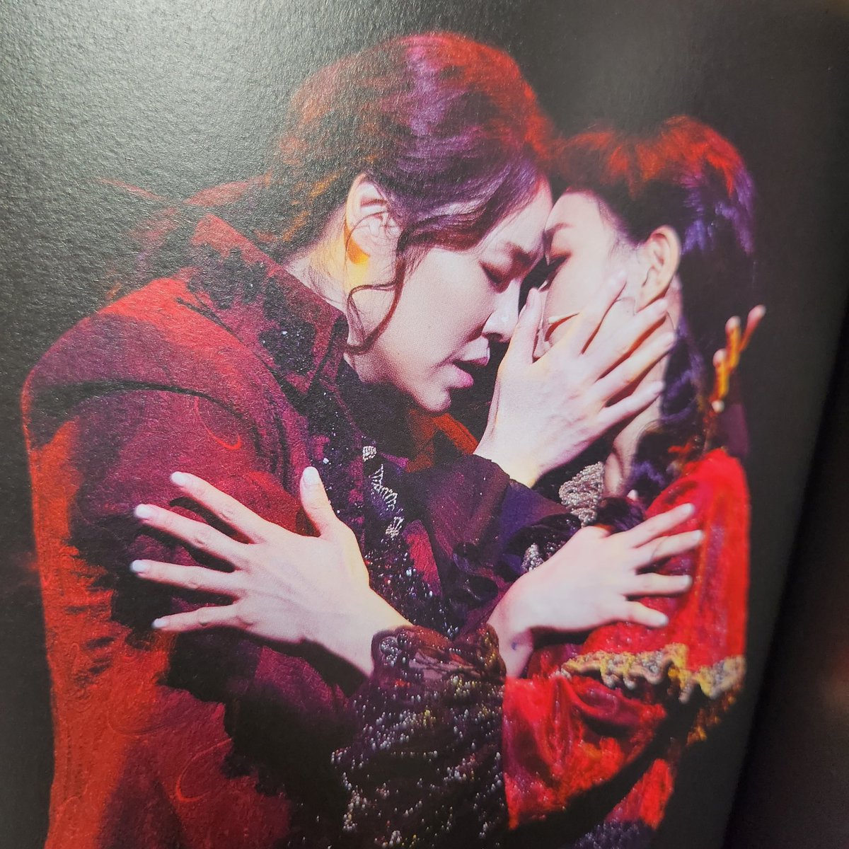 tigxxerjy's tweet photo. 아마데우스 포토북 보는 중인데 
차살리 용안에 기절함 털썩
월요일 털썩 주저앉는 살리도 있어요 https://t.co/gln5SaqCUW