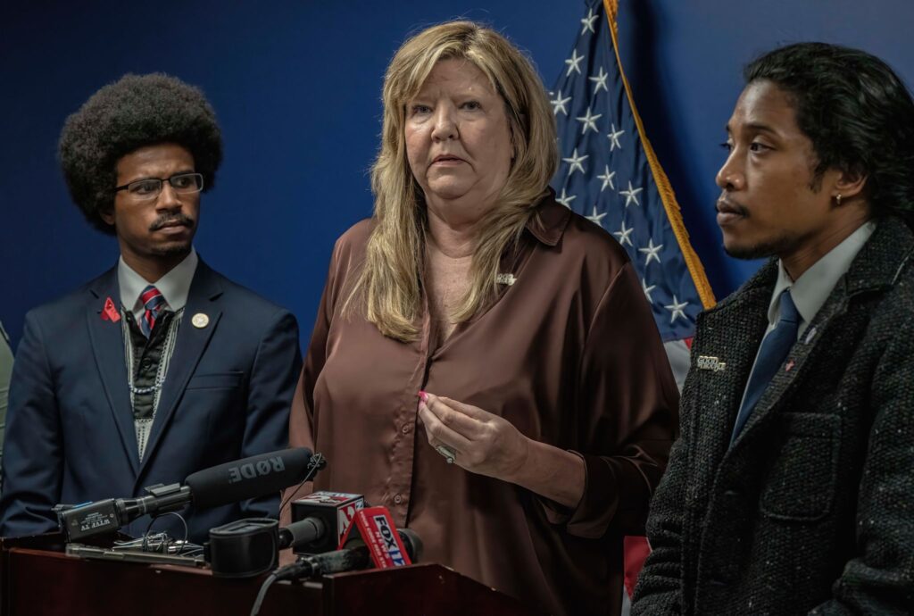 ReallyAmerican1's tweet image. OUTRAGE: Just a week after Tennessee suffered a devastating mass shooting at a school, Republicans are adding insult to injury by seeking to expel 3 Democratic Representatives who protested for gun reform alongside students. 

Instead of focusing their efforts on ending gun…