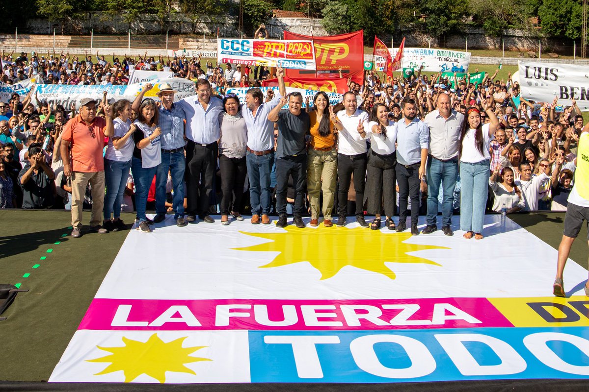 rosariovillalb's tweet photo. Muy felices estuvimos presentes en el lanzamiento de La Fuerza de Todos en Jardín America ✌🏻 creemos que una provincia distinta es posible y sabemos cómo hacerlo. 
Feliz de ser parte del espacio de @CFKArgentina en Misiones❤️
@IsaacLenguaza gobernador, Santiago Mansilla vice https://t.co/76VHwWEBV0