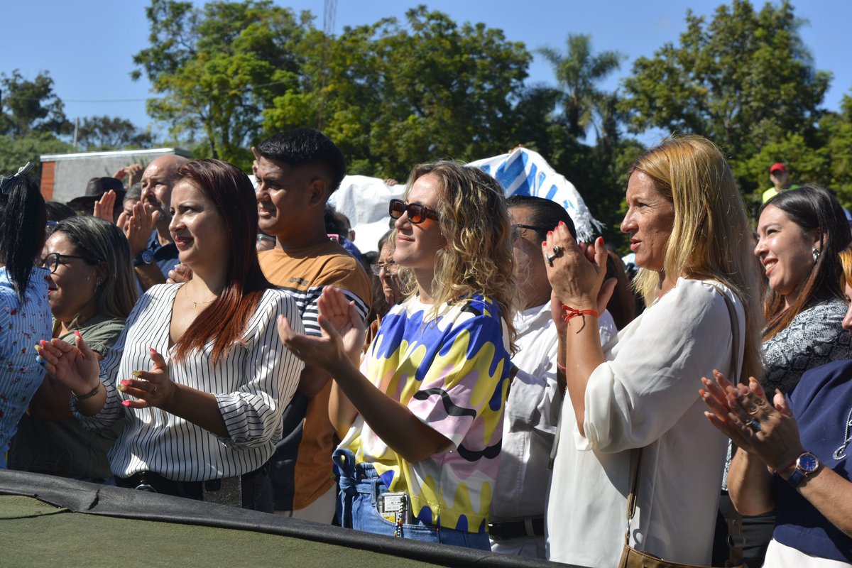 rosariovillalb's tweet photo. Muy felices estuvimos presentes en el lanzamiento de La Fuerza de Todos en Jardín America ✌🏻 creemos que una provincia distinta es posible y sabemos cómo hacerlo. 
Feliz de ser parte del espacio de @CFKArgentina en Misiones❤️
@IsaacLenguaza gobernador, Santiago Mansilla vice https://t.co/76VHwWEBV0