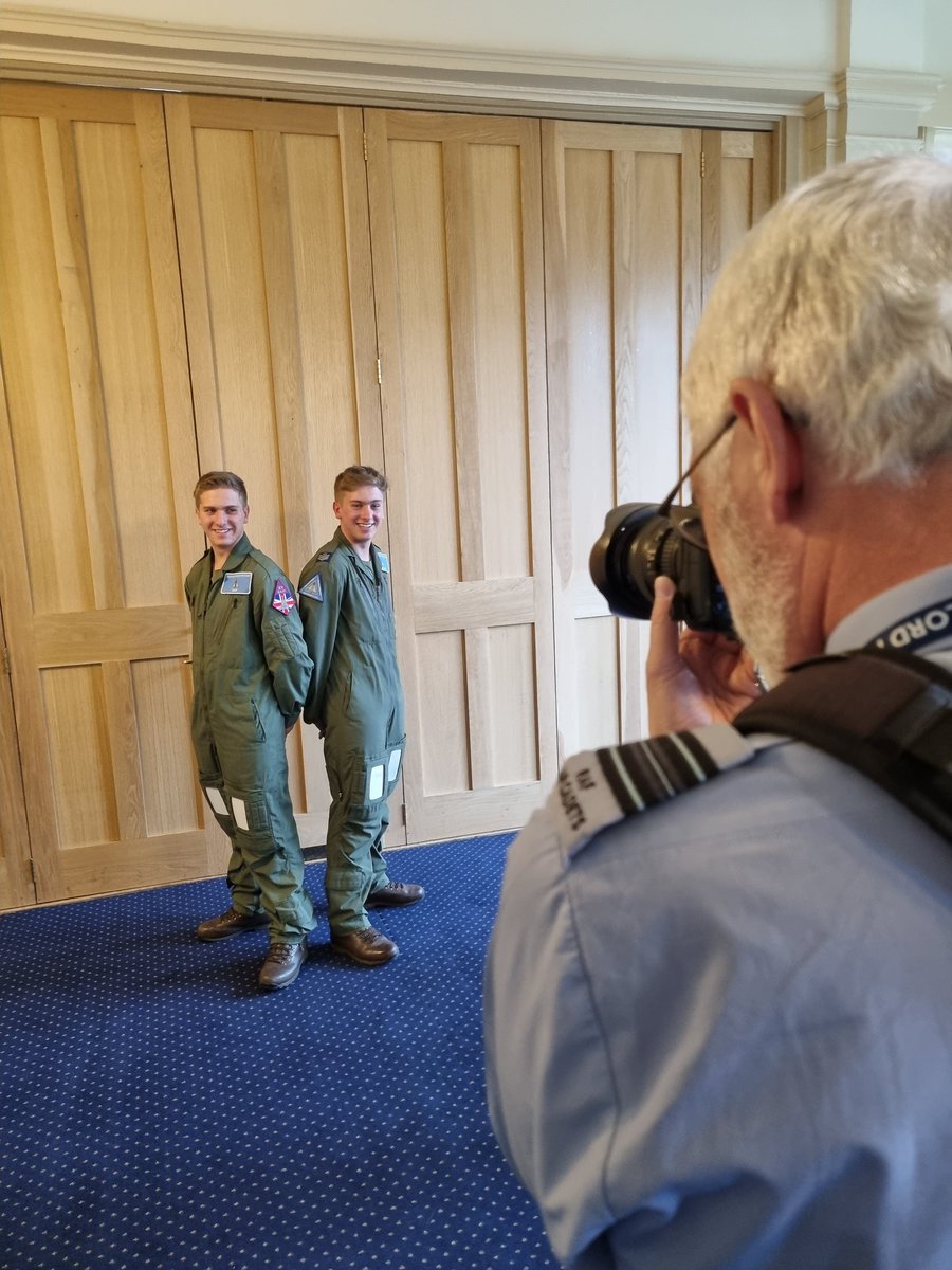 qaic_rafac's tweet photo. Happy smiling faces! The graduates of QAIC 15 have been awarded their patches 😎
Now time to celebrate at the #QAIC15Grad dinner 🤵
@comdtac 
@aircadets https://t.co/QprWmKfDUc
