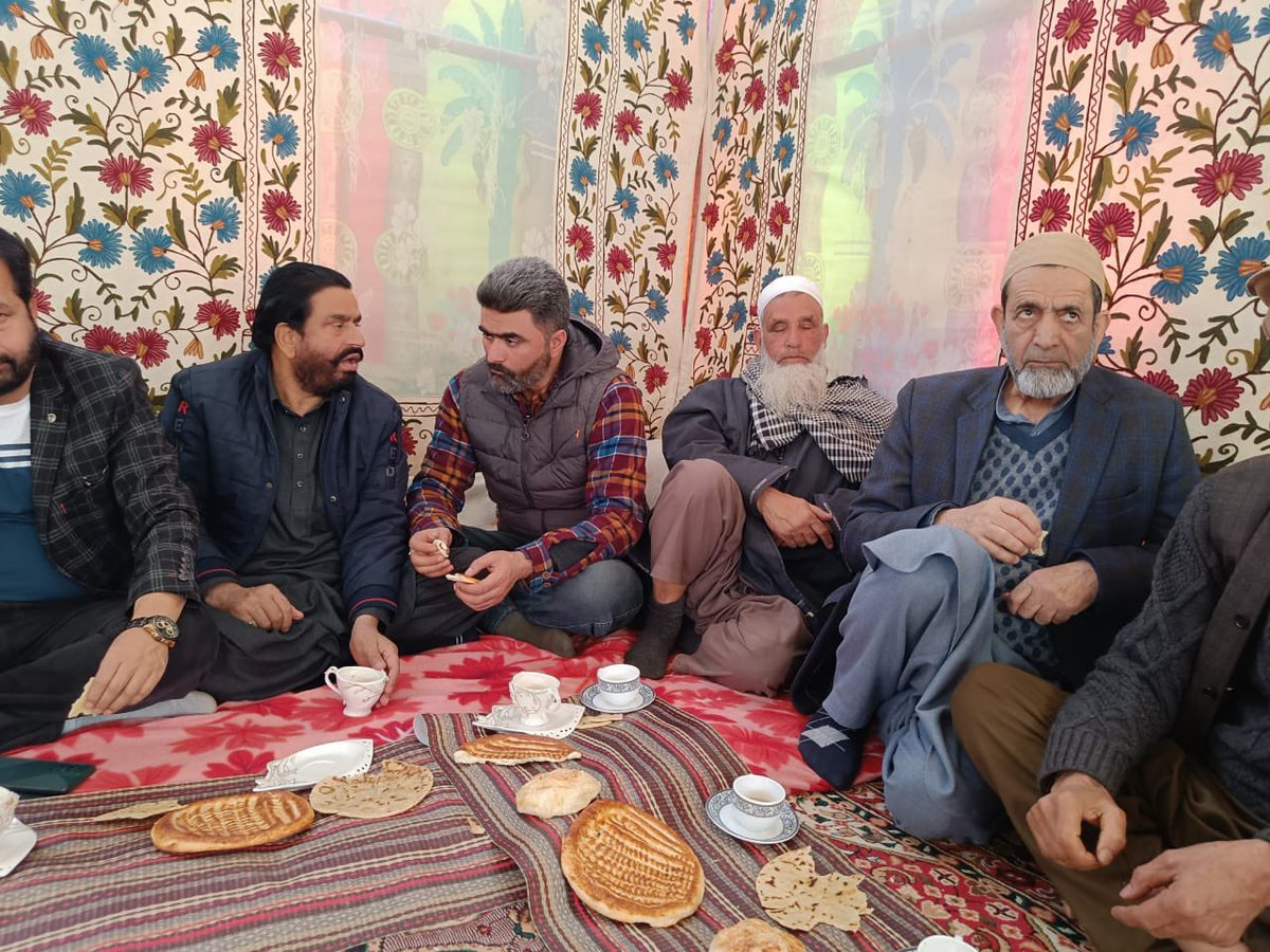 BudgamApni's tweet photo. @awamkiawaazjkap Visited Ab Rahim Wani sb to offer my heartfelt condolences on the passing away of his mother. It was an honor to be accompanied by our party's Senior Vice President and the District Team of Kupwara. May the family find comfort in this difficult time. https://t.co/ATS7jTawxU