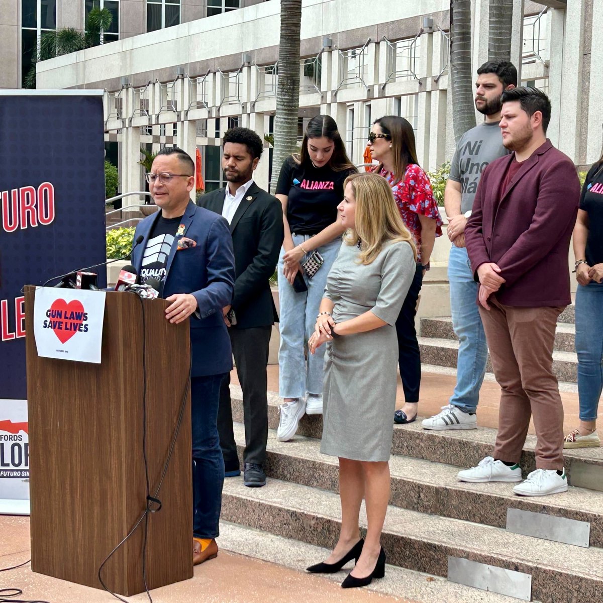 GIFFORDS tweet media