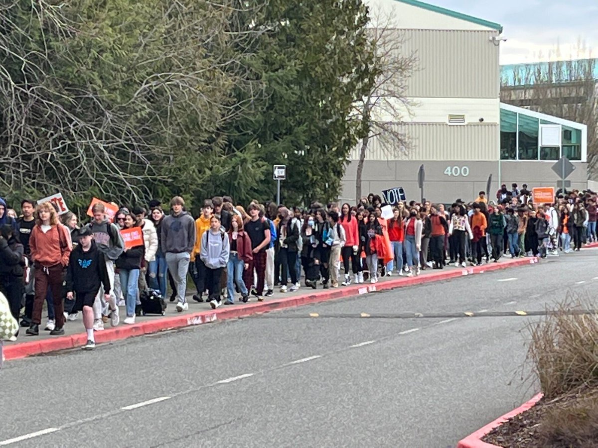 StudentsDemand's tweet image. We’re determined to be the last school shooting generation. 

Right now, thousands of students nationwide are walking out of class to demand action from our lawmakers and gun makers on gun violence. We need ACTION, not hollow thoughts and prayers.