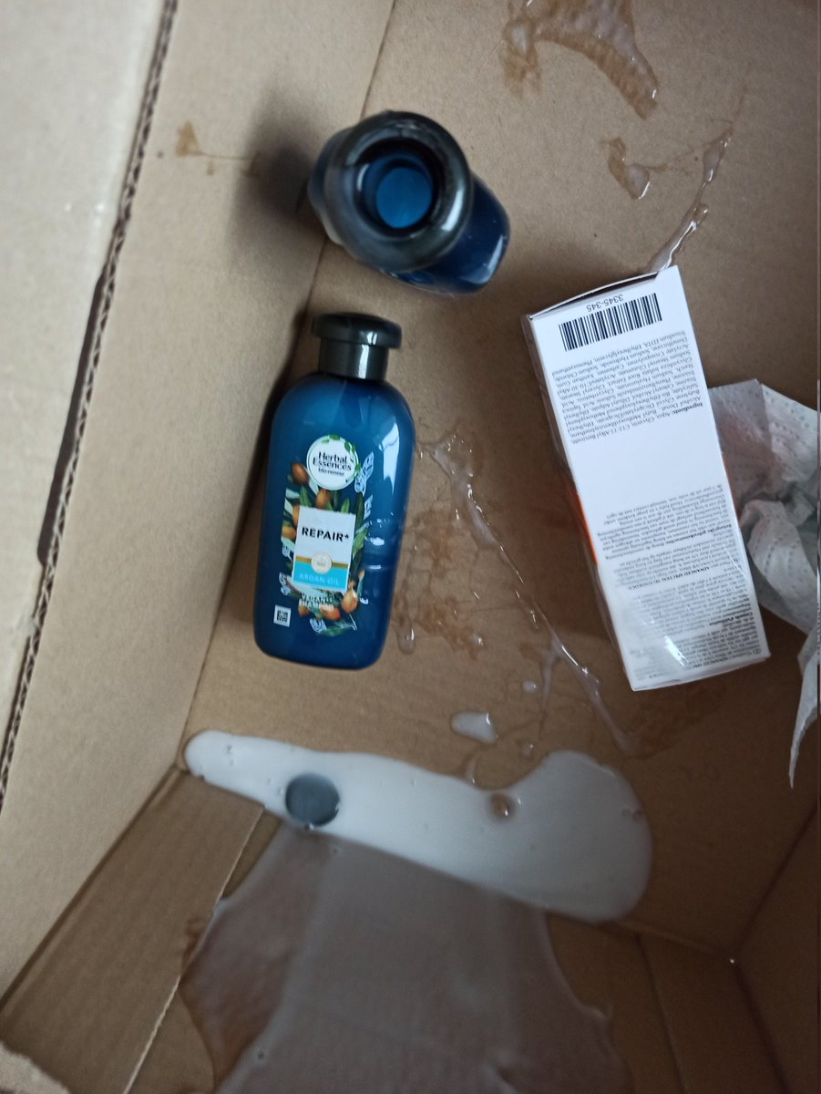 Suwen_He's tweet photo. Extremely disappointed at @BootsUK packaging - there's no protection inside the box, one item broke and leaked, which caused a great mess!! This is not the first time I have such problem. Why can't you put proper protection??
#badpackaging #boots https://t.co/SHsDXluJwH
