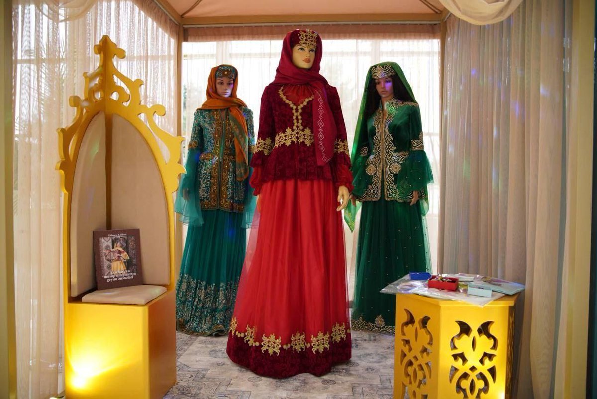 CultureAz_'s tweet photo. Traditional #Karabakh dresses🇦🇿 https://t.co/3fDuBwXyxb