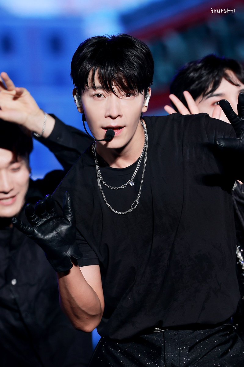 ++ 220820 SMTOWN IN SUWON
Donghae💖
so sexy!!!
©® : HAEBARAGI_1015
#SMTOWNLIVE2022_SUWON
#SMTOWNLIVE2022