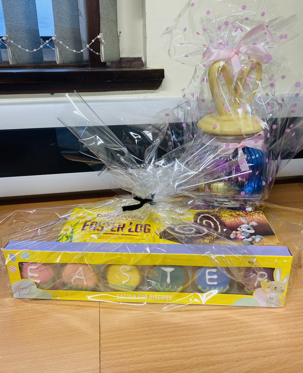 It’s looking a lot like Easter here in OPAT 

All out patients will be receiving one of our beautiful Easter gifts 

Thank you to everyone who supports our raffles and tombolas as this is what your contributing too. #teamnuh