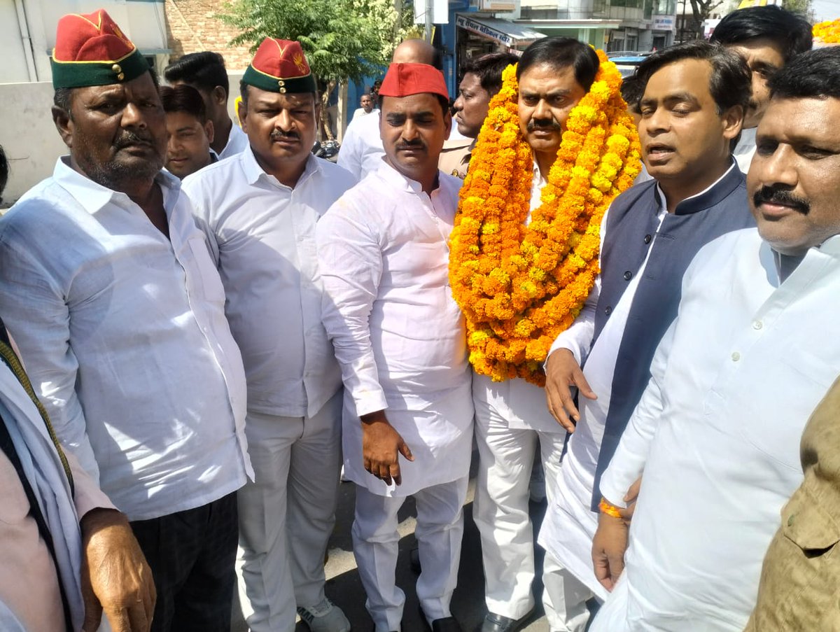 YadavChavinath's tweet photo. समाजवादी पार्टी के माननीय राष्ट्रीय महासचिव इंद्रजीत सरोज जी प्रतापगढ़ की धरती पर बड़े गर्मजोशी के साथ कार्यकर्ताओं ने स्वागत किया https://t.co/eJnOHa7chE