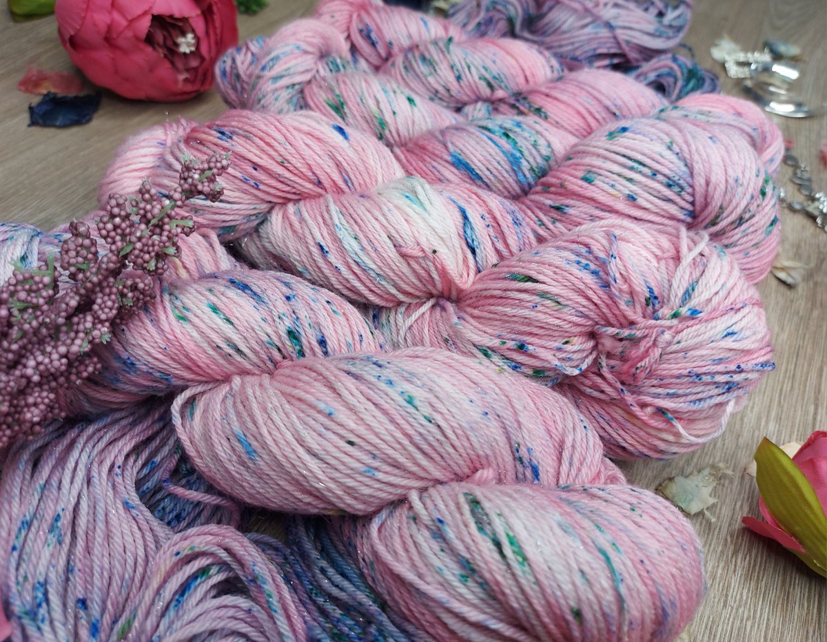 ISASaxonists's tweet image. Midweek yarn eyecandy. I&apos;m delighted that people are ordering #RepublicOfYarnia&apos;s latest colorway called &quot;Balthazar&apos;s Gift 2&quot;. I love the sparkle in it. It&apos;s just the right amount of bling. Check out more yarn porn &amp;amp; deals on IG &amp;amp; you can find this &amp;amp; other colorways on Etsy.