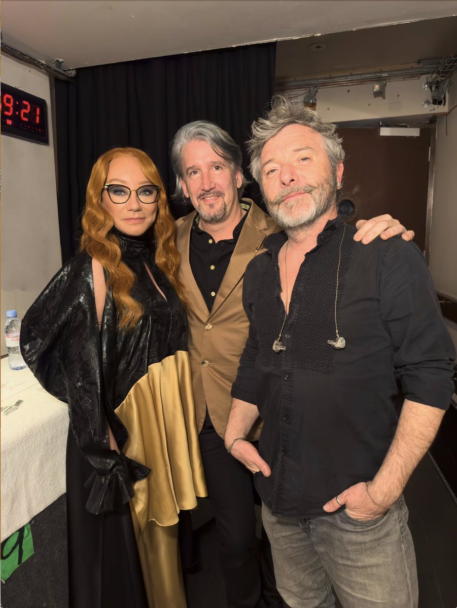 @RoyalAlbertHall for the 9th time and it really felt like coming home. Last night had to be the best of the nine, the crowd was amazing. What a night... The silver foxes tore it up... hugs and appreciation t. Click the link below for ticket info! toriamos.com/tour