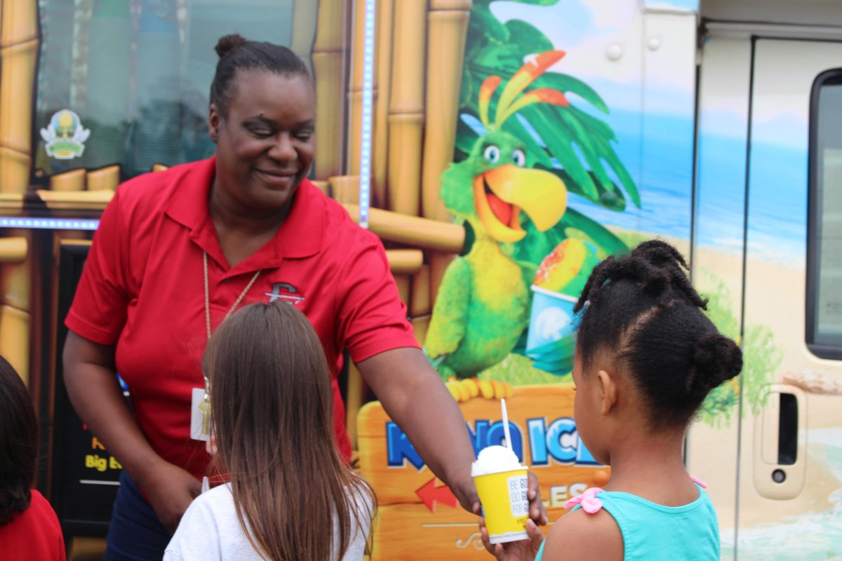 ClevelandISDTX's tweet image. It's been a fun week for our perfect attendance winners at Eastside! They got to see Principal Skinner kiss a goat on Monday, then have a great #FieldFun event at CHS this morning! So much fun! #AttendanceMatters #theClevelandISDway