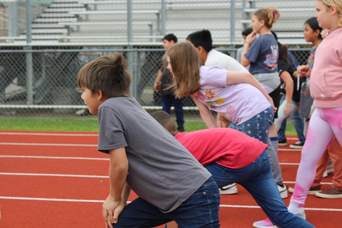 ClevelandISDTX's tweet image. It's been a fun week for our perfect attendance winners at Eastside! They got to see Principal Skinner kiss a goat on Monday, then have a great #FieldFun event at CHS this morning! So much fun! #AttendanceMatters #theClevelandISDway