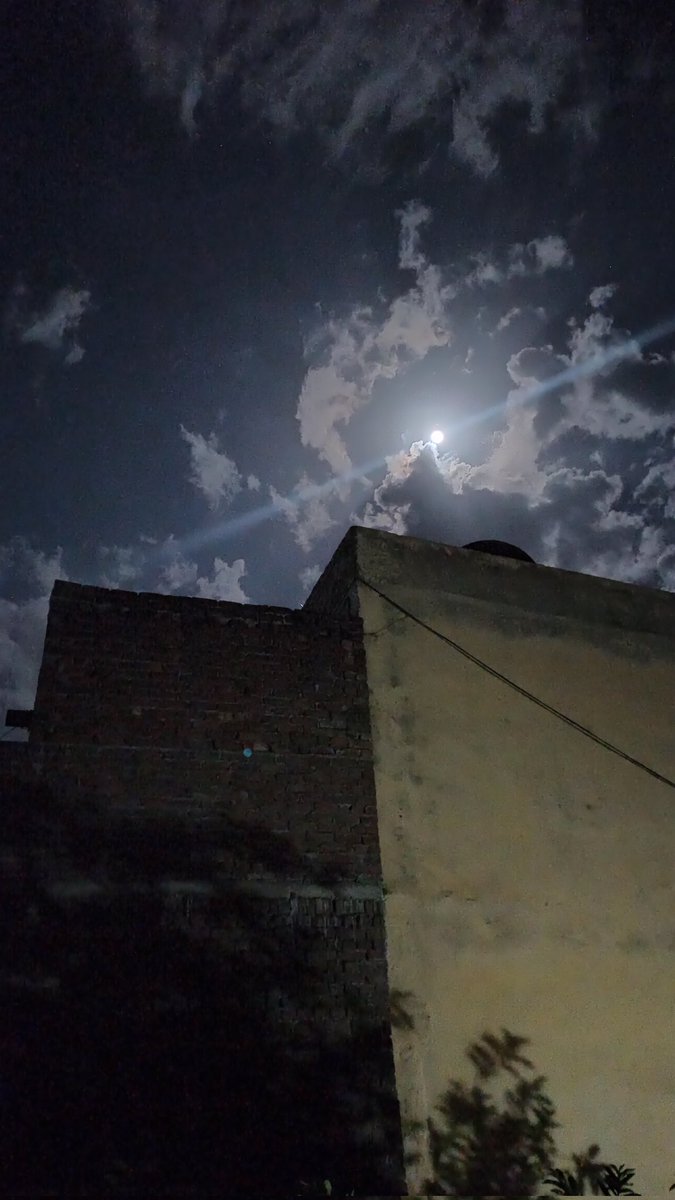 Seemab__'s tweet photo. Moon🥺 https://t.co/IHAYApiS3p