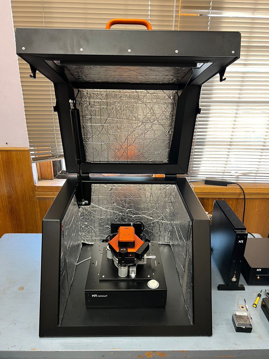 microxchile's tweet photo. Felicitamos al Dr. @tpcorrales y a su equipo de la @usantamaria, por el equipamiento que han adquirido para su #lab 

Utilizarán el🔬#FlexAFM de @NanosurfAFM p/ ver las #propiedadesnanomecánicas de fibras y cómo éstas cambian en ambientes de humedad 
👉🏻https://t.co/T02YMVy6Ax https://t.co/qbdObPiOt0