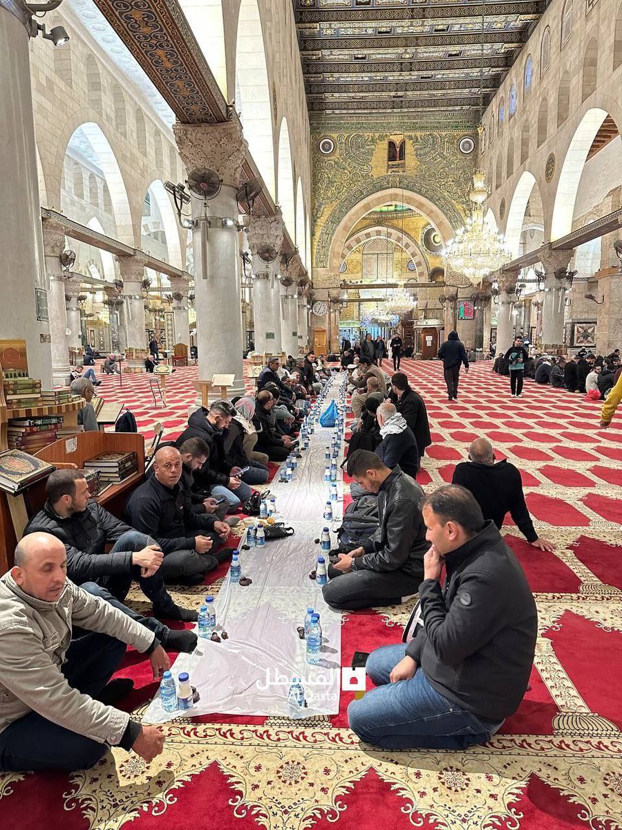 Beautiful scene at Al-Aqsa mosque today. Thank you to the Israeli 🇮🇱 police for ensuring peace and harmony, and removing the Hamas Muslim Brotherhood goons from last night.