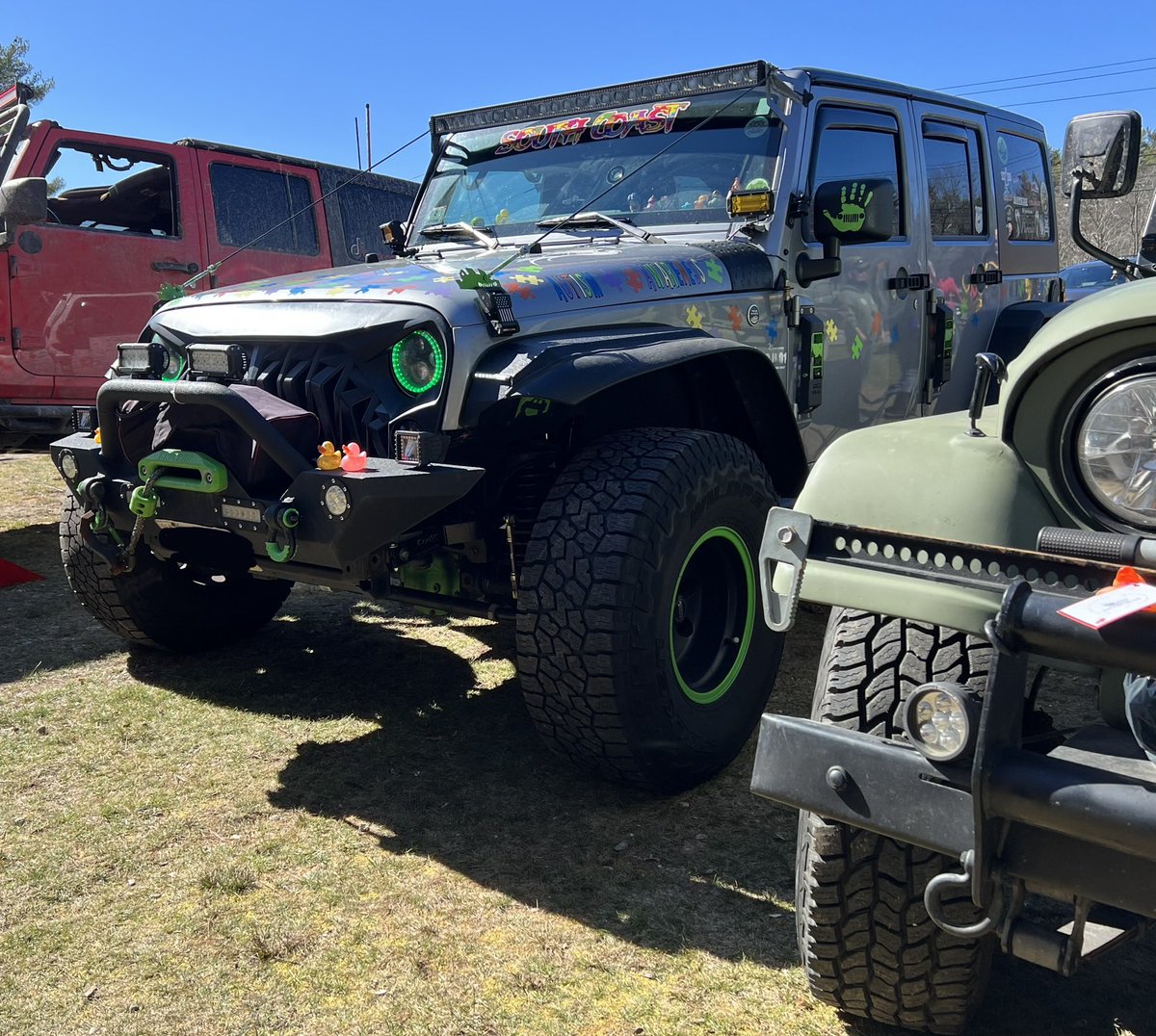 SilverRiotJeep's tweet photo. Two of my new favorites from the Jeep meet over the weekend. #furmagnet #autismawareness https://t.co/NYBPoJQTgE