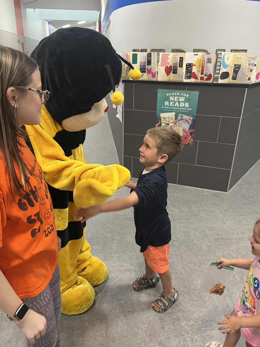 Shelbi Malig (@mrs_malig) on Twitter photo We absolutely loved having some of our Student Council members volunteering at Kinder Round Up last night! These leaders were able to welcome our incoming students and help them through our scavenger hunt.🧡💙 <a href="/nebbienation/">Nebbie Williams Elementary</a> <a href="/RockElemC_I/">Rockwall ISD Elementary Schools</a> <a href="/TEPSAtalk/">TEPSA</a> We absolutely loved having some of our Student Council members volunteering at Kinder Round Up last night! These leaders were able to welcome our incoming students and help them through our scavenger hunt.🧡💙 <a href="/nebbienation/">Nebbie Williams Elementary</a> <a href="/RockElemC_I/">Rockwall ISD Elementary Schools</a> <a href="/TEPSAtalk/">TEPSA</a>
