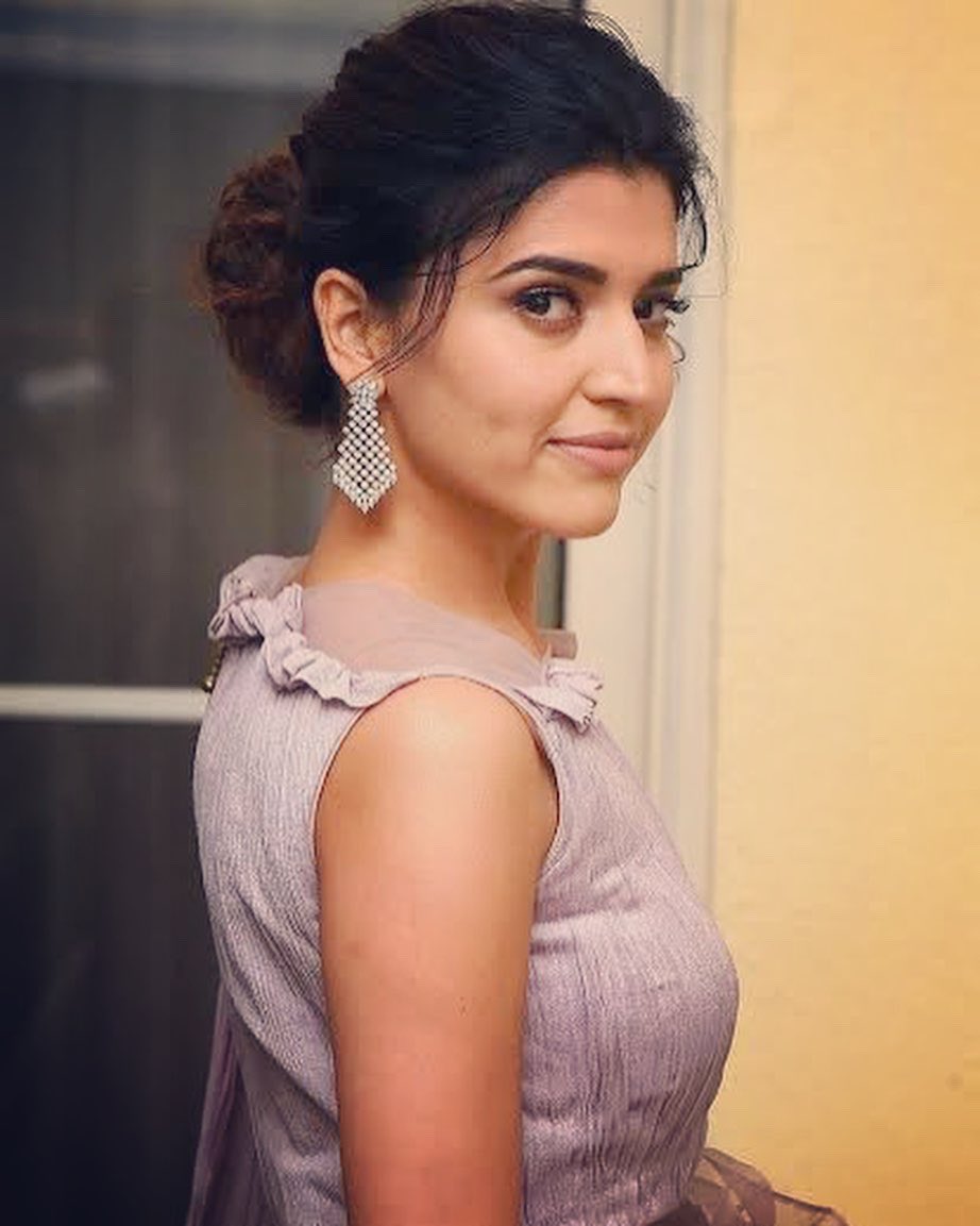 ChitraShuklaOff's tweet image. Keep shining. #chitrashukla