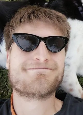 Fano - Pesaro e Urbino
Si chiamava Giacomo aveva 26 anni e faceva l'operaio.
Questa mattina è morto agganciato da un  macchinario non governato che lo ha trascinato fino al muro, dove è rimasto schiacciato.

#MorireDiLavoro una guerra che non frega un cazzo a nessuno.