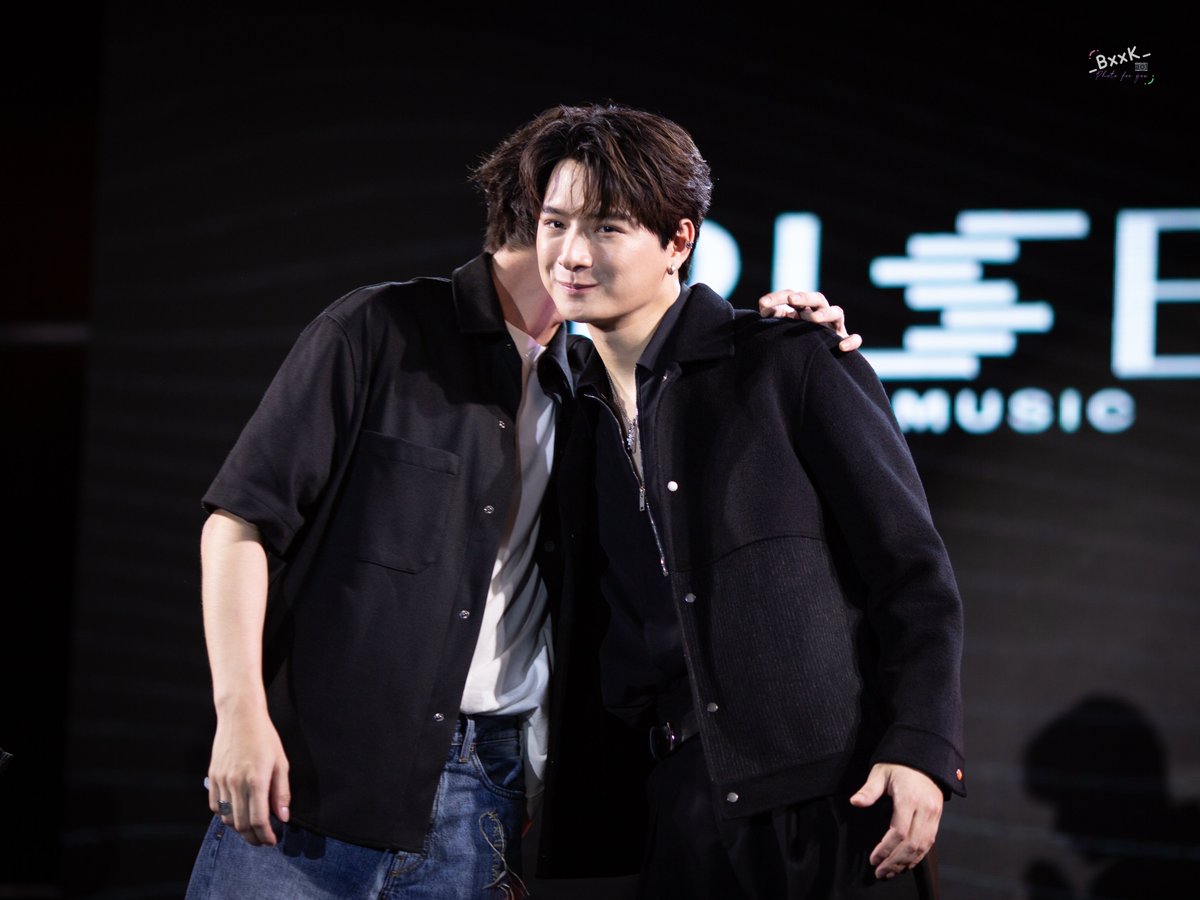 Bxxk__twt's tweet photo. ขอลัดคิวหน่อยได้มัยละ ☺️

#KristPerawat 
#bbrightvc 
#GETRISINGTORISER https://t.co/qE3YbAsXeF