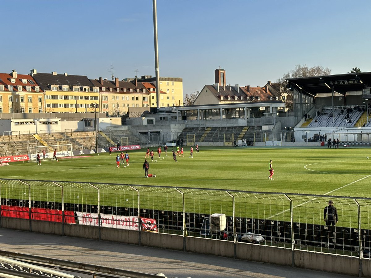 Auf geht's @fcbayerncampus 

#FCBAmateure