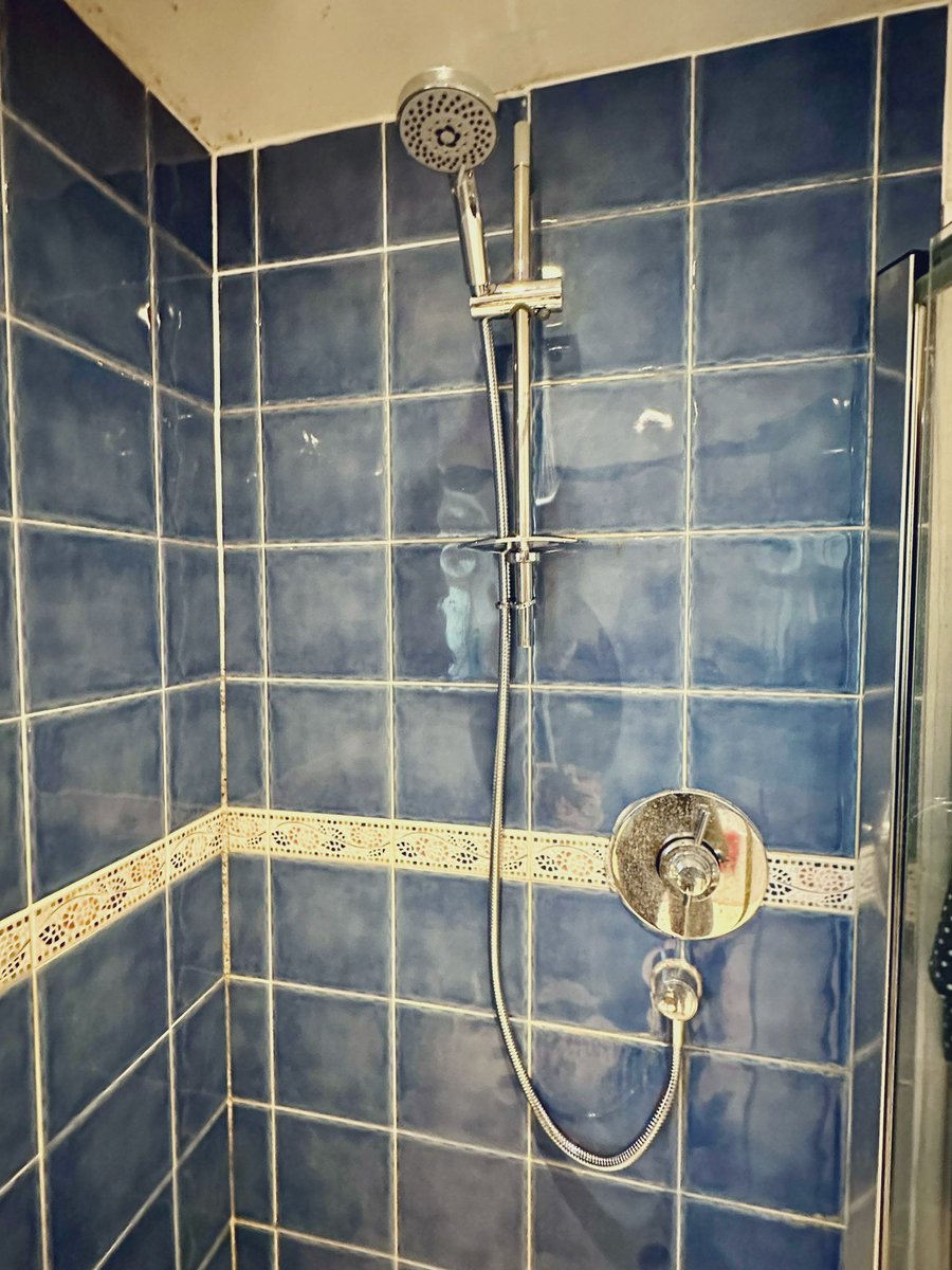 DuncanGiddens's tweet photo. You know the one about a ‘small’ DIY job? This replacement of a shower rail and hose should have taken an hour max, but it took all afternoon … there is no such thing as a “small job” 🤣🤣🤣
And the tools it needed …🔨🔧🪛🧰😜
#DIY #SmallJob #Toolshed #Shower https://t.co/bvO8RKDpZU