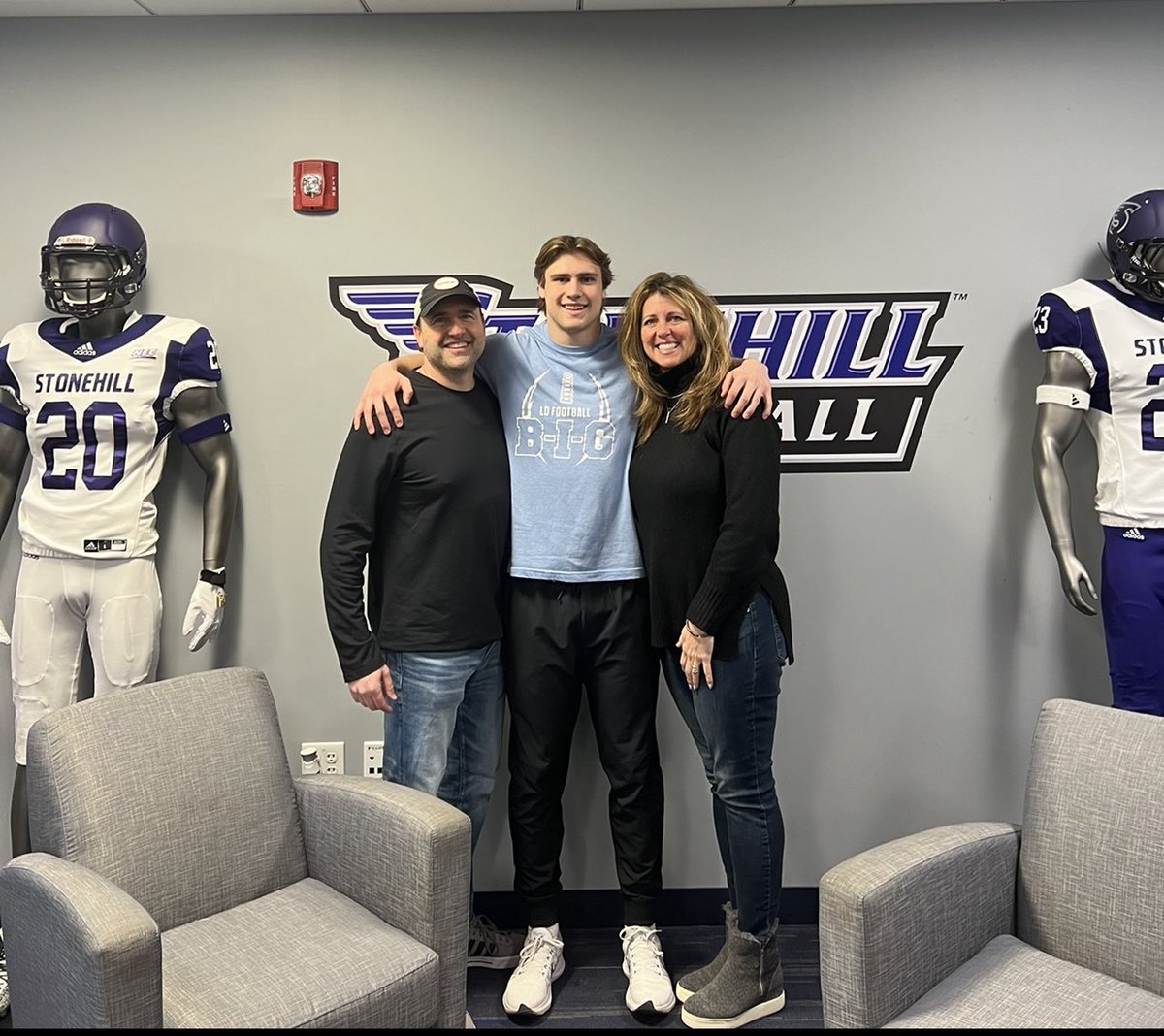 Huge thank you to <a href="/CoachBerardelli/">Dylan Berardelli</a> for showing me around campus today! It was great meeting <a href="/CoachEliGardner/">Coach Eli Gardner</a> and the <a href="/StonehillFB/">Stonehill Football #DIG</a> staff to learn more about the program!
<a href="/Coach_Borreli/">Josh Borreli</a> <a href="/ddstokes124/">Darryl Daniel</a>