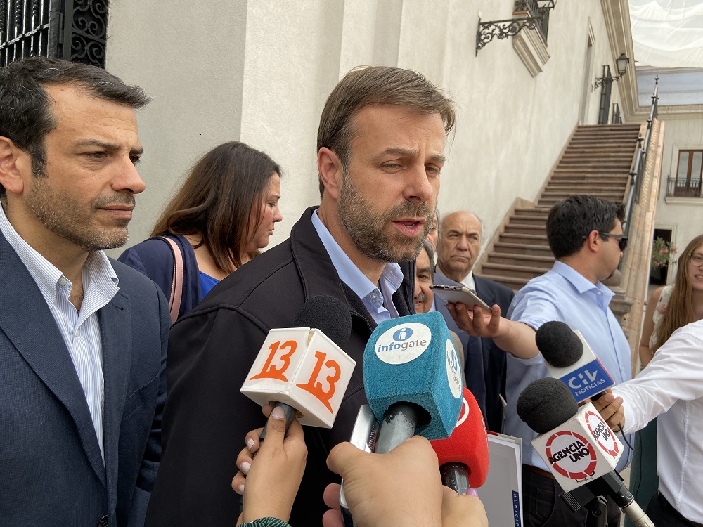 infogatecl's tweet image. #PORSINOLOLEISTE: #Codina defiende la #LeyNaínRetamal y asegura que los #DDHH se deben respetar de manera irrestricta bit.ly/415Xuem