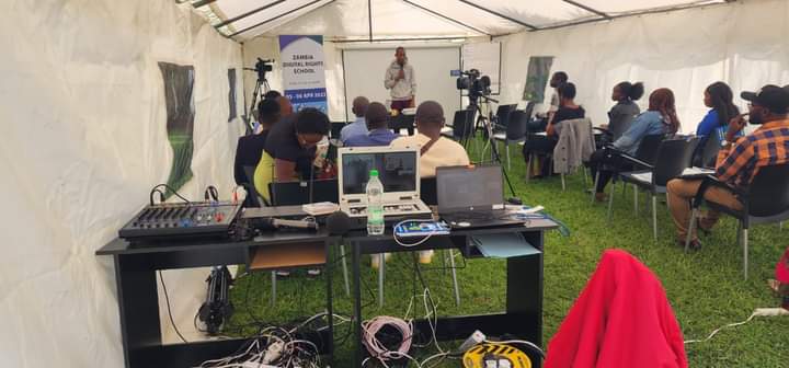 JnrLikando's tweet image. At the inaugural Digital Rights School implemented by @zamblogger and their partners.
A convention of various stakeholders to discuss the value of Digital Rights in Zambia and the Legal policies. 
Insightful conversations on Day 1.

#OpenSpaceZM