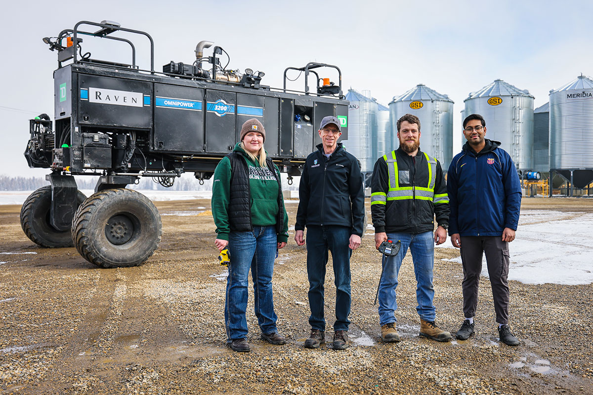 “We’ll be able to explore the efficiencies of additional power in the 3200 compared to the 2019 &amp; 2020 models for field capacity, and how that affects fuel economy.” Roy Maki, Research Project Manager, Smart Ag Read More: OldsCollege.ca/News  2/2

<a href="/maki_roy/">Roy Maki</a> #CdnAg #Technology