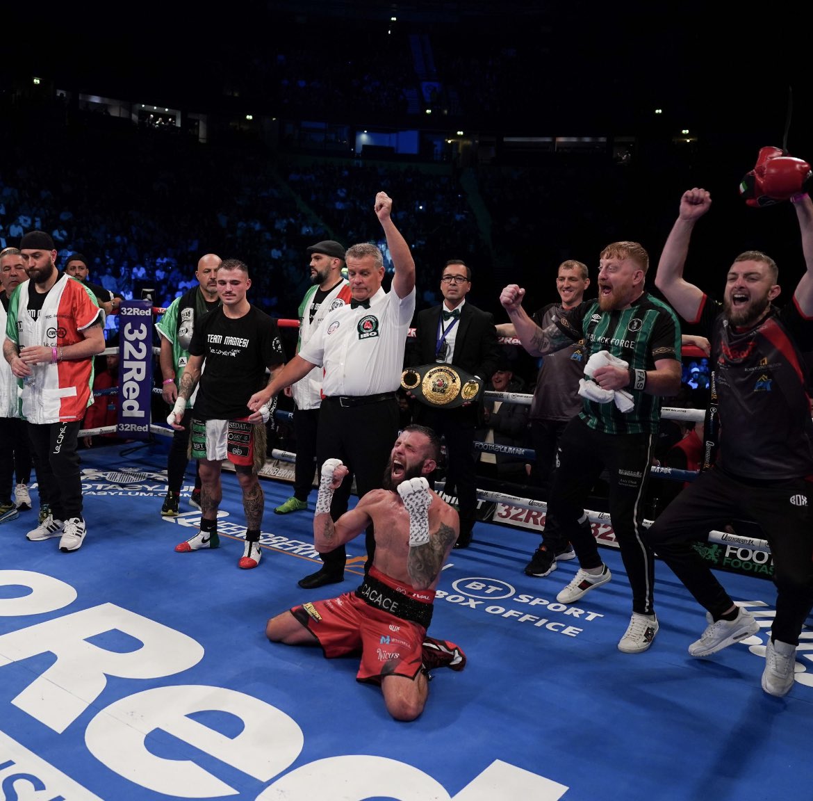 BoxingTicketsNI's tweet photo. 1 Year ago today
@AntoC6 was announced on the #FuryWhyte Wembley bill
The fight would fall through on fight Week, he could have given up and walked away, and people would have understood
He got his head down, grafted hard and finally got the chance he wanted
Never give up! https://t.co/t0RT1ETpUq