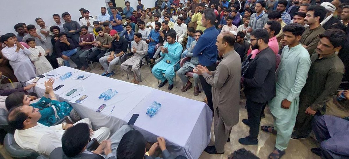 پی پی 153 میں سہیل شوکت بٹ صاحب کے حلقے میں ممبر شپ ڈرائیو، ماشااللّہ نوجوانوں کی بڑی تعداد مسلم لیگ ن میں رجسٹریشن کیلئے تیار بیٹھی ہے۔۔۔