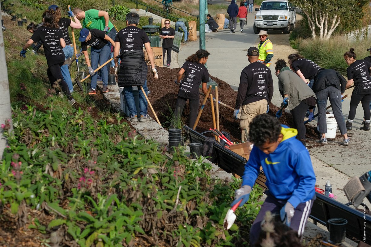 Volunteer registration for Oakland Earth Day is now open! Visit hubs.la/Q01Kpl9w0 to sign up today! #OaklandEarthDay #OaktownPROUD #VolunteerOakland #OaklandSpringClean