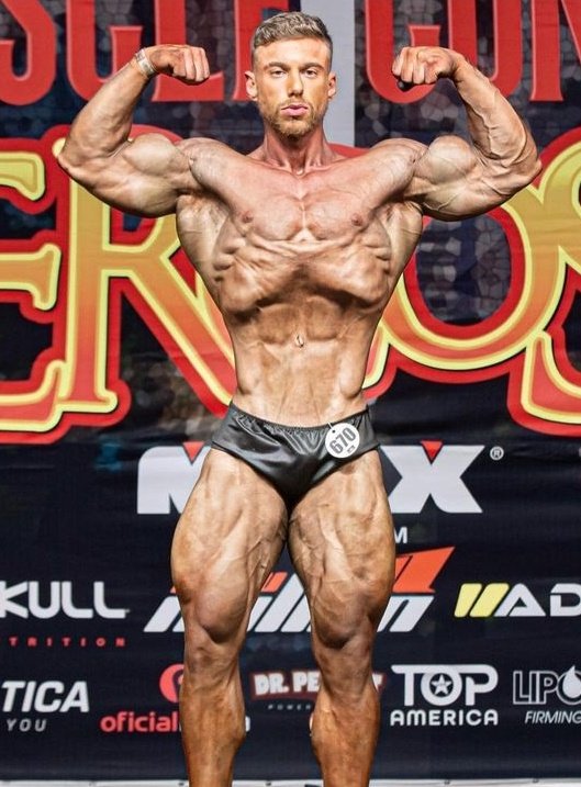 MarombaNeews's tweet photo. 💪🏼:. A @_integralmedica anúncio seu novo atleta Classic!
• Erick Hoesel é um prodígio da categoria, tem apenas 23 anos e tem um físico muito clássico.
#erickhoesel #integralteam #marombanews https://t.co/aqymC5wLpU