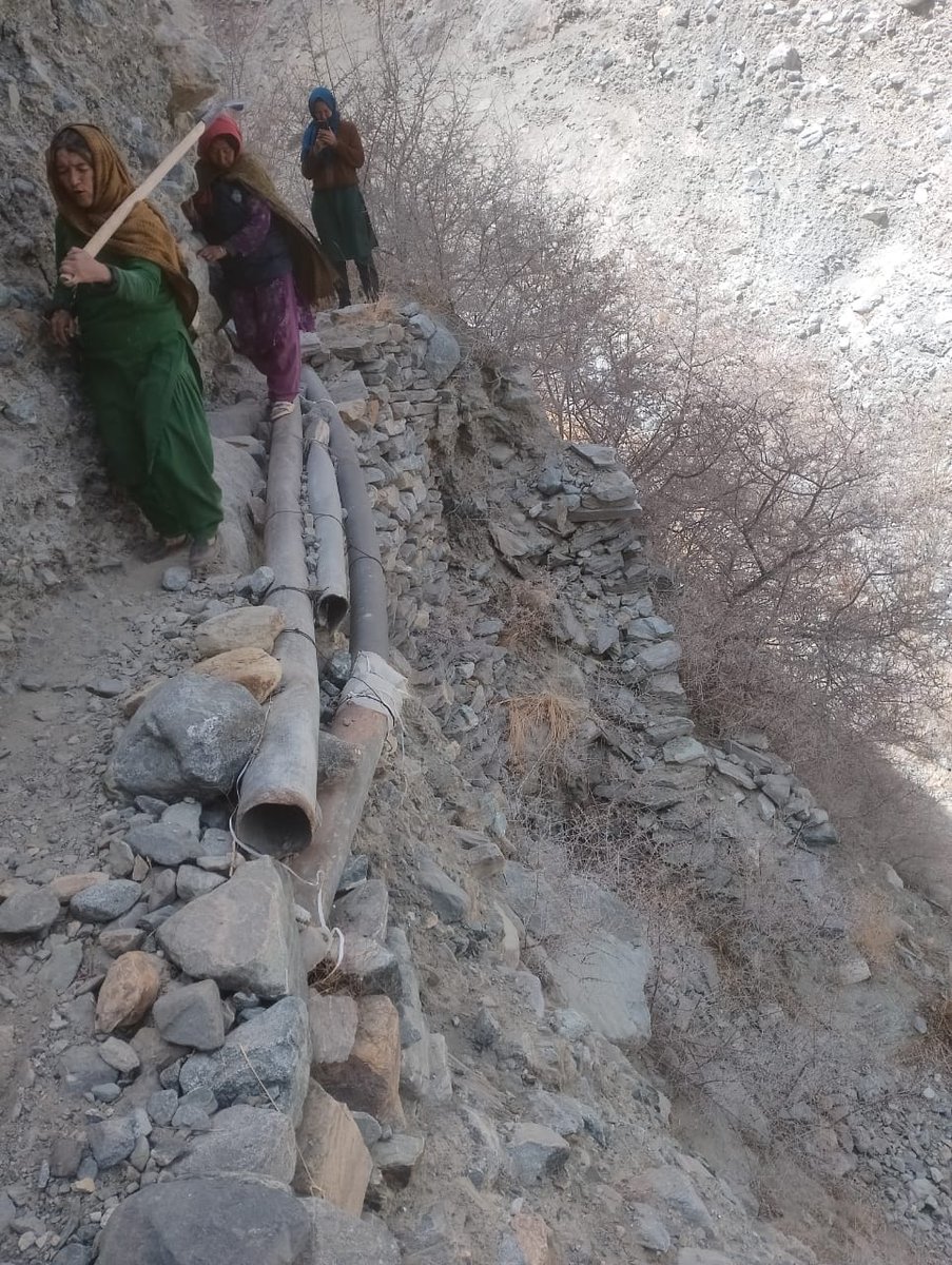 His Excellency @BrigMishra LG Ladakh sir,when we are talking about development in Ladakh post UT but some far flung place like village Tyakshi still  needs attention  of UTAdministration ,the picture of a irrigation khul of #Wasang  Tyakshi where 100 kanal of agricultural land &