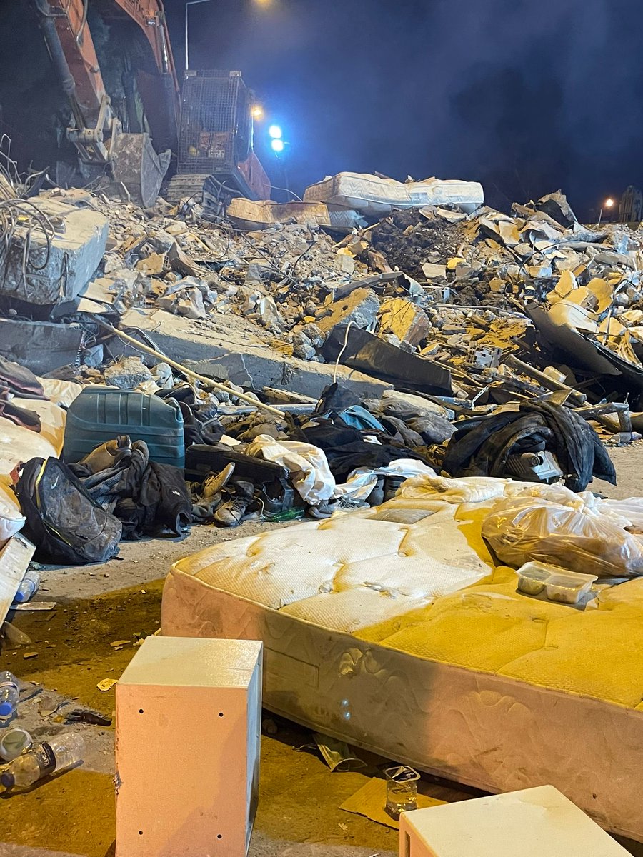 sizden hiç umudumuzu kesmemişdik be çocuklar.. halen daha sanki bir köşeden çıkıp karsımıza kötü bir kabusdu bitdi deyceksiniz..🥲#isiasyüzkarası