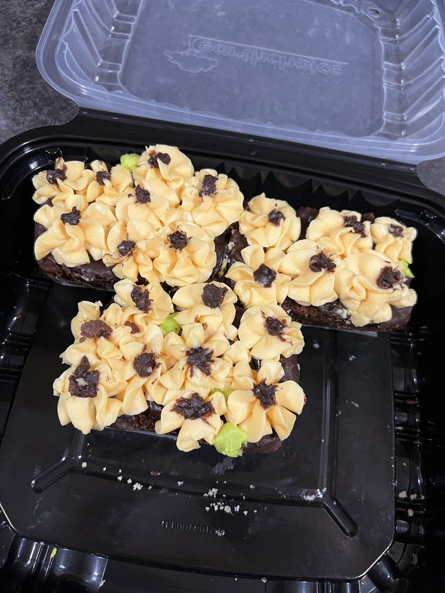 MsM_Manning's tweet photo. A bittersweet (yet tasty) goodbye today from @HRBurlington 🥹 Thank you to the amazing staff and students who welcomed me so warmly over the last 3 months! Shoutout to one of the grade 7s for making these brownies with my fave flower on them! 🌻 Can’t wait to cross paths again!📚 https://t.co/UWUlipj0g0