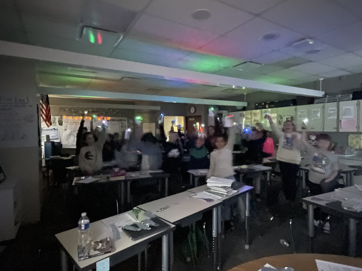 Mrs_Foxsays's tweet image. #flashlightfriday was made possible by electrical energy! We used some previous knowledge of circuits to create a flashlight and some students figured out how to make a switch! #elementaryscience #learnthroughdoing #energy #electricty @ElsieRogersES @PHMschools